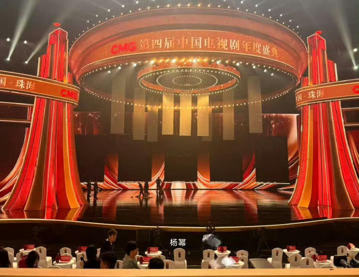 杨幂黑长直杨幂没走红毯只知道杨幂很C