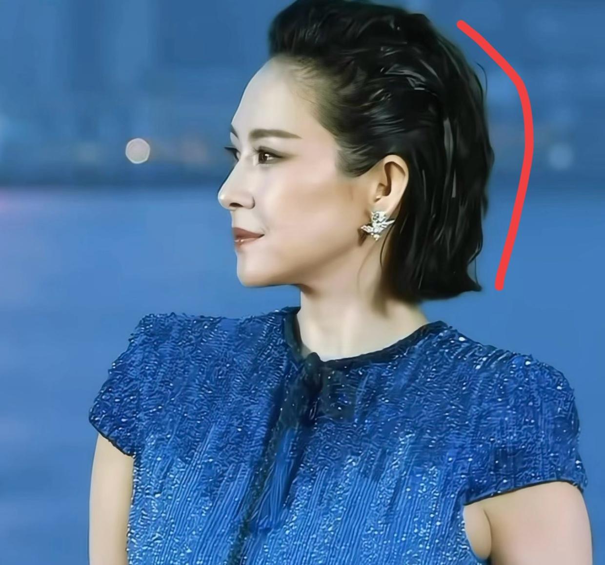 国际章的气场果然从来没让人失望过，短发露背气场拉满这才是顶流女星的底气