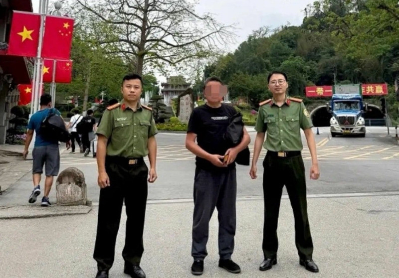 中国男子假扮和尚，去越南要饭这人啊，为了钱真是啥都敢干！