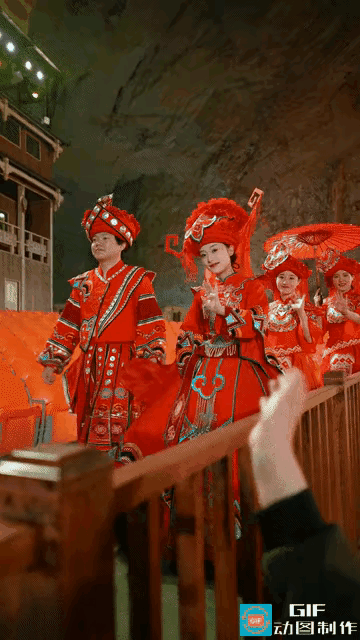 看把人家姑娘酸得，都皱眉头了