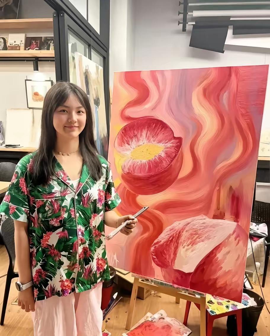 图一是王诗龄的油桃画，拍出了145万。图二是清华美院的，结果是撤展，追回基金。