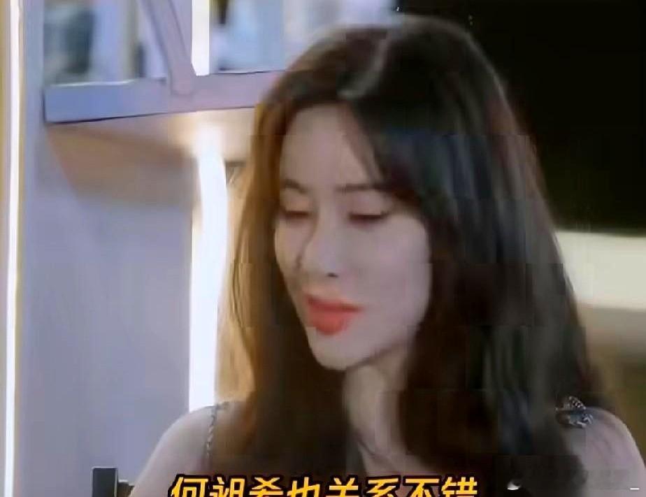 王鹤棣和孟子义这段，真是把成年人之间那种“你以为我们很熟”的尴尬，拍到了脸上。