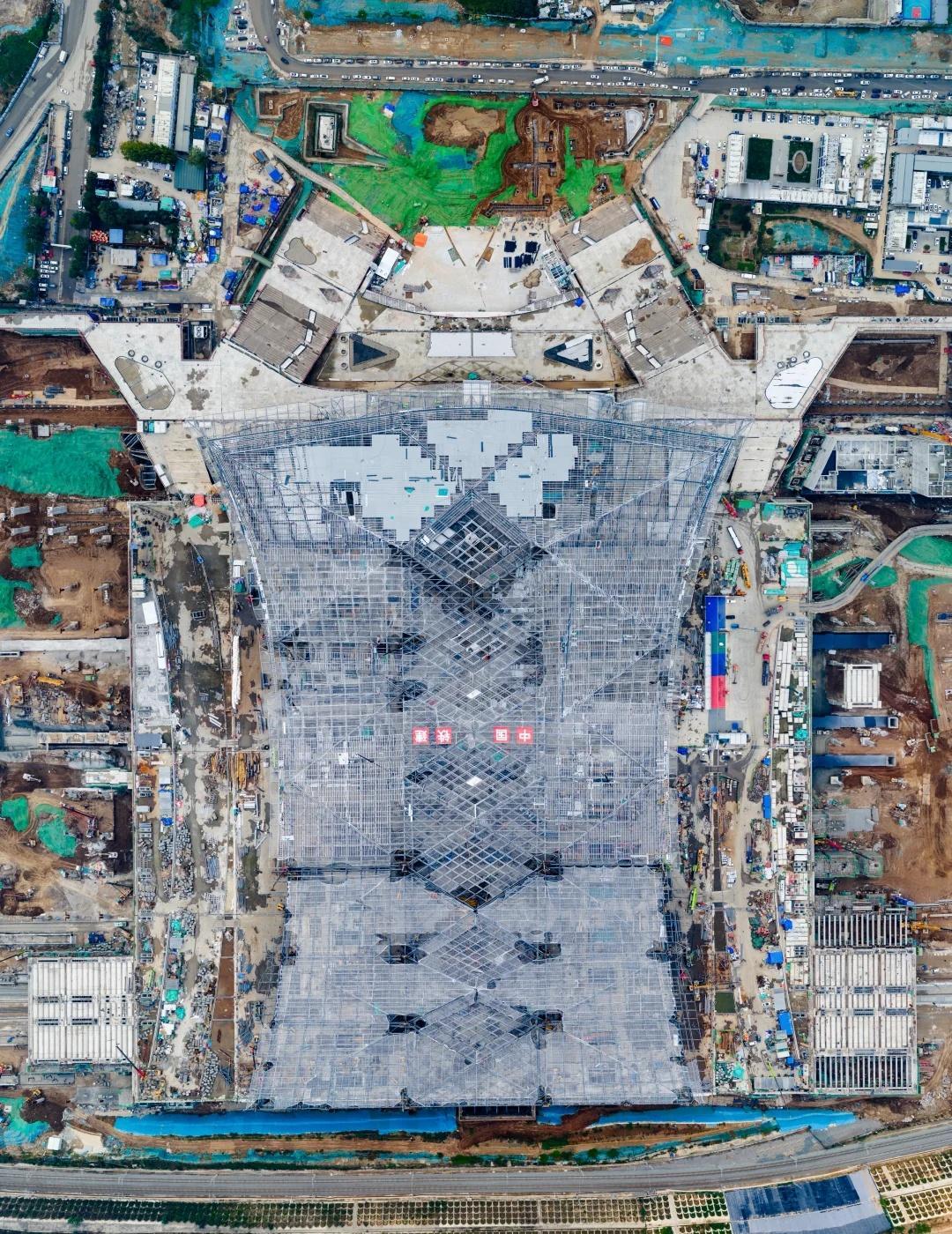 报！“世界东”站房主体结构顺利完工！目前西安东站已全面转入金属屋面、幕墙及装饰