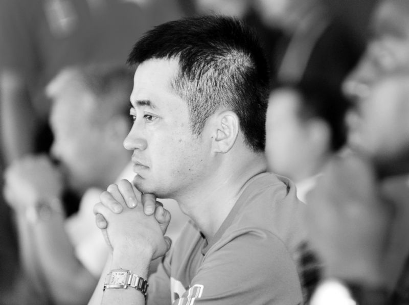 丁世忠依赖全球并购资产破千亿 安踏销售费256亿创新不足百年梦待圆