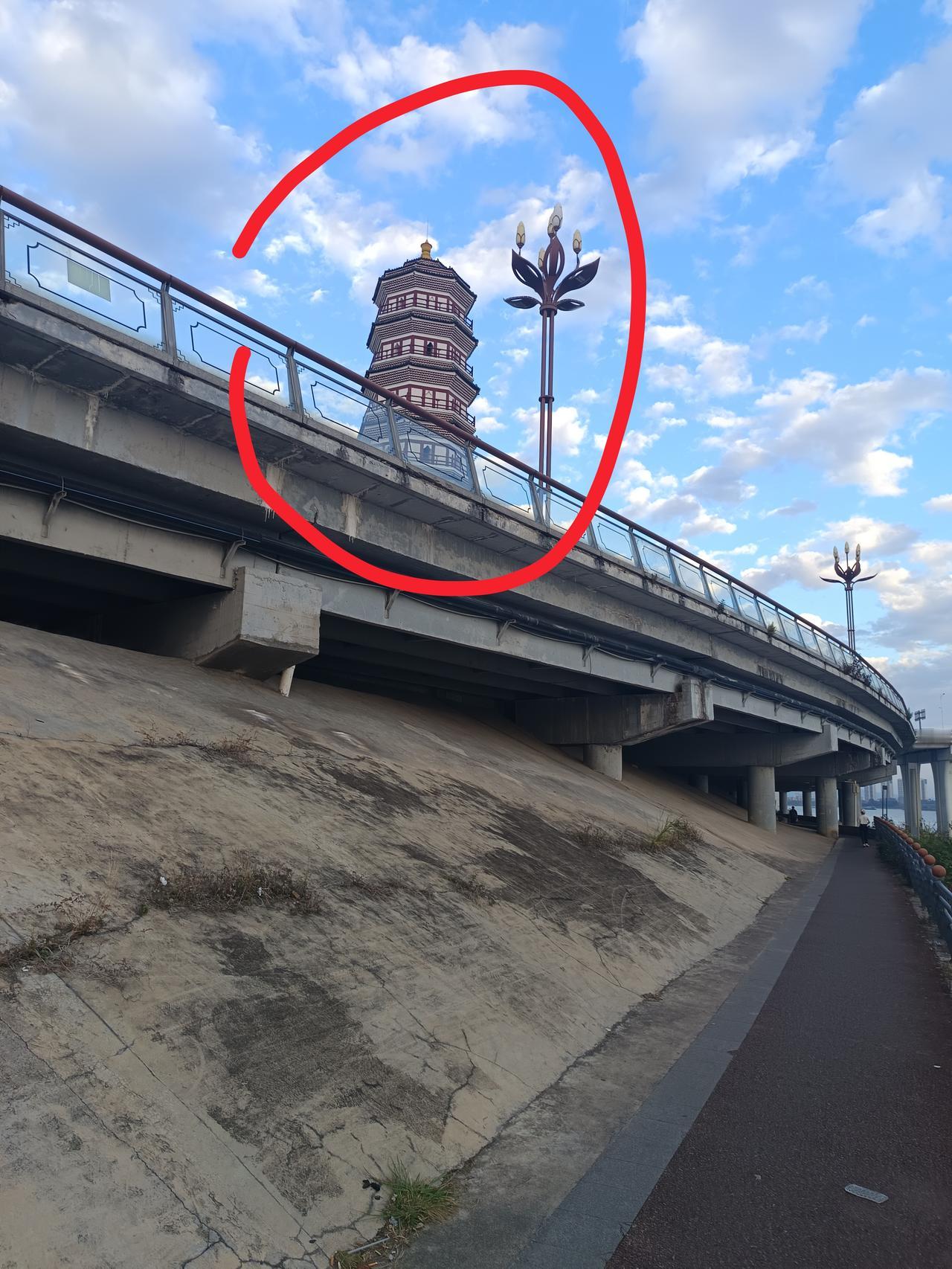 我终于知道了肇庆环境这么差，为什么还有这么多人来旅游，却依然是5a级景区肇