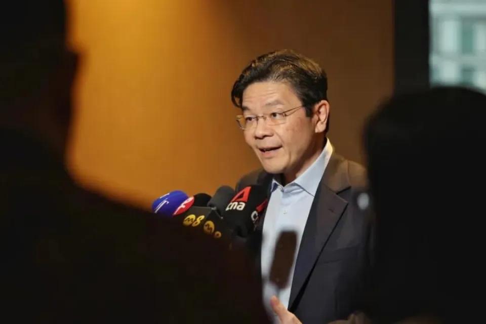 黄循财站队日本失算成为照镜子的猪八戒新加坡总理黄循财的外交站队决策，正将这