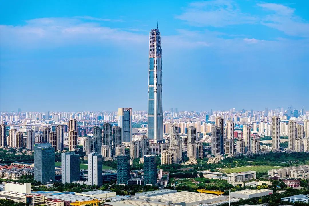 超高层烂尾楼集体复工，不是城市有钱了，而是国家队出手了