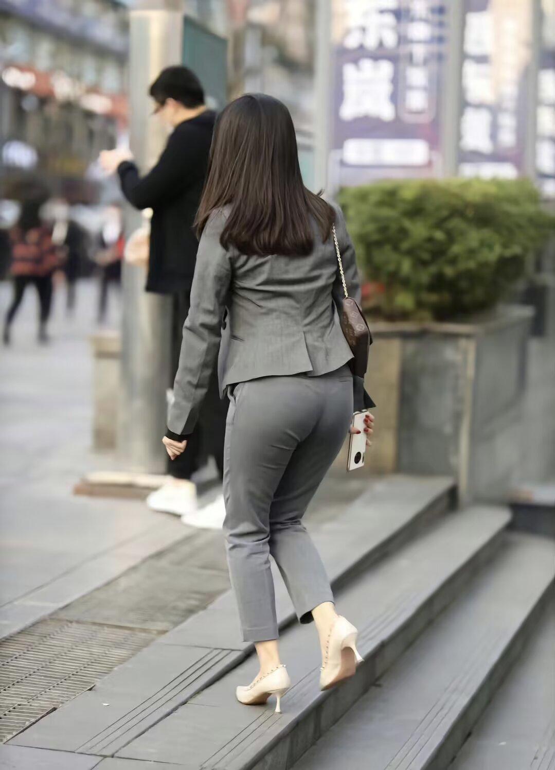 数学里有个美好的词叫求和…有个遗憾的词叫无解…还有个很霸气的词叫有且仅