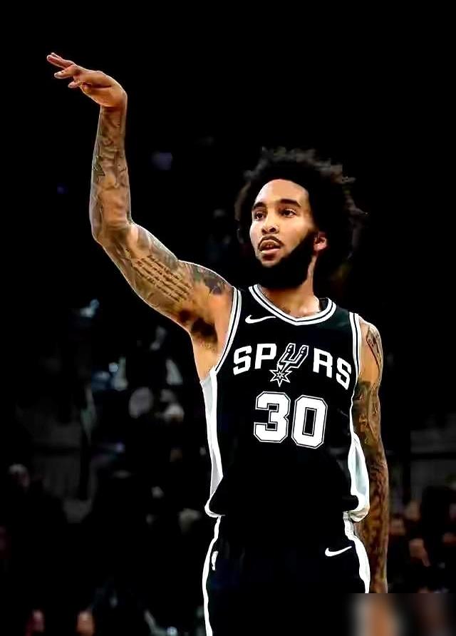 300万童工合同打出4000万身价，他却疑似放弃试水自由市场。这哥们儿图啥？