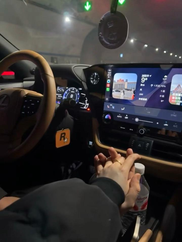 雷克萨斯车主应该还在热恋期…