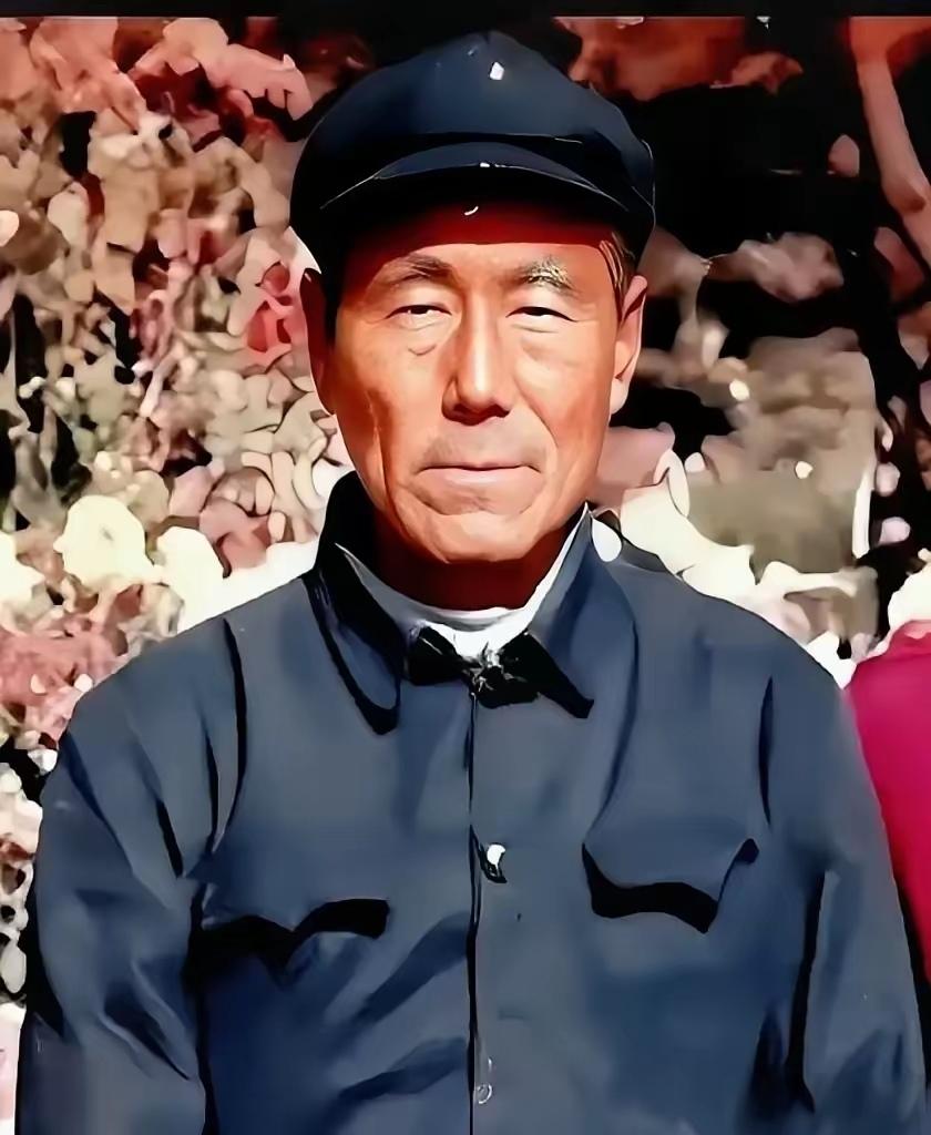 抗美援朝战场上，有个让指挥部头疼的人物，叫董明德。每次派任务，首长都得反复叮嘱一