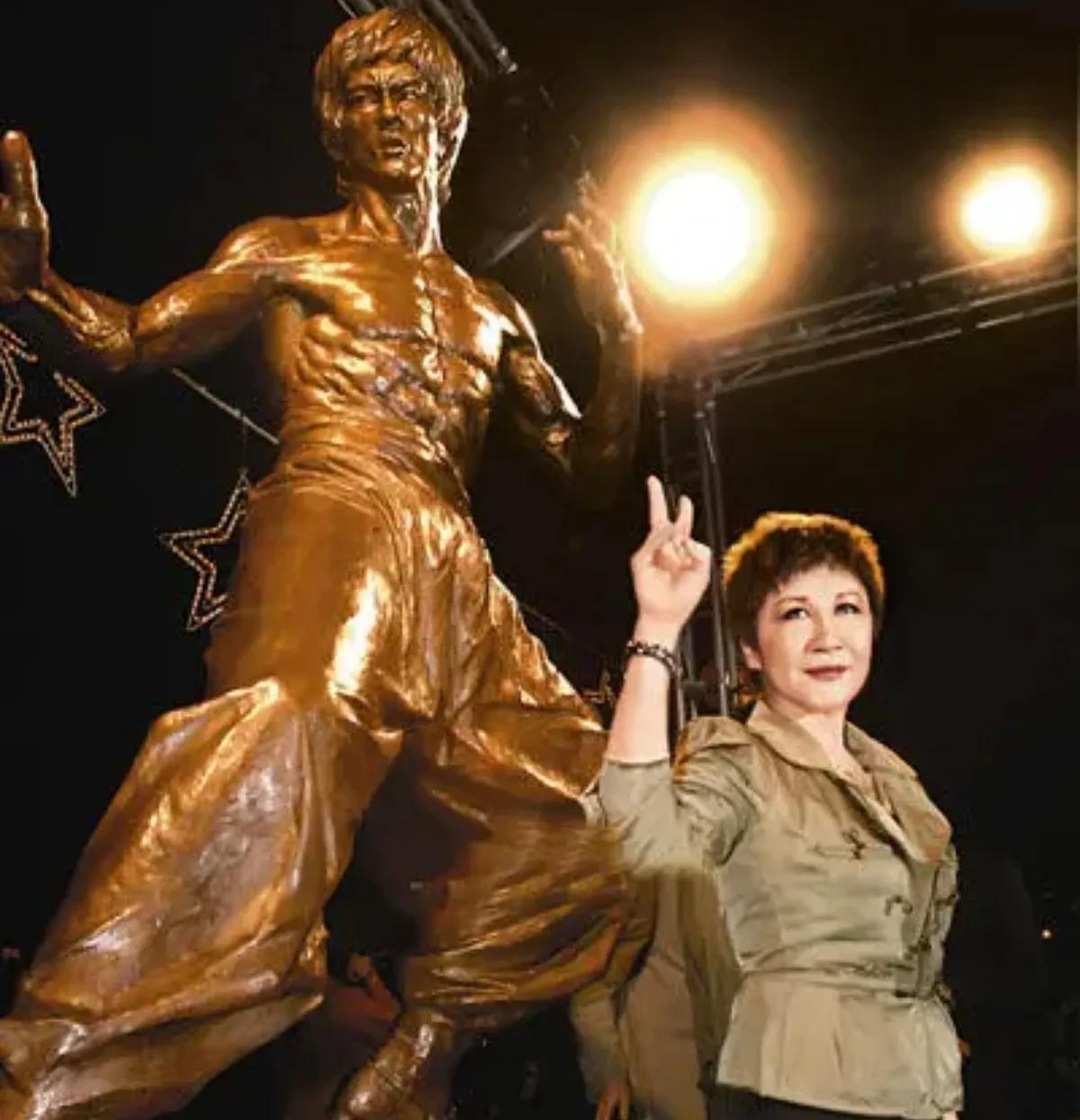 时隔52年，丁珮首度回应李小龙死亡谜团1973年7月20日，国际武打巨星李小龙
