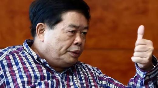 玻璃大王160亿转给妻子，儿女竟一分钱没份？79岁的曹德旺刚宣布退休，把福耀