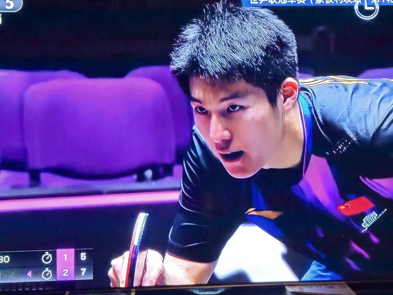 10月28日晚，WTT蒙彼利埃冠军赛男单首轮比赛中，18岁中国小将温瑞博虽然1