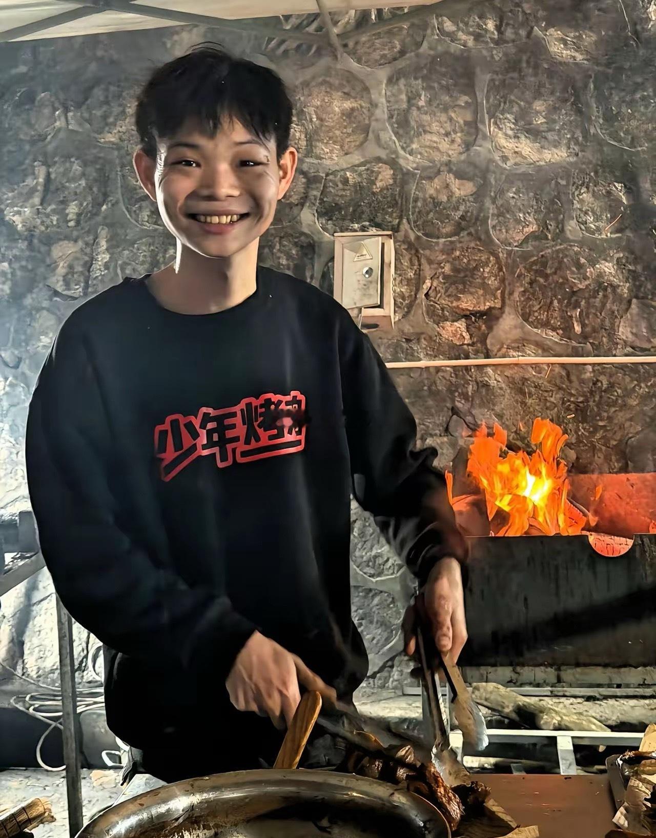 不查不知道，一查吓一跳！原以为又是哪个网红在摆拍“少年老板”的噱头，结果一深扒，