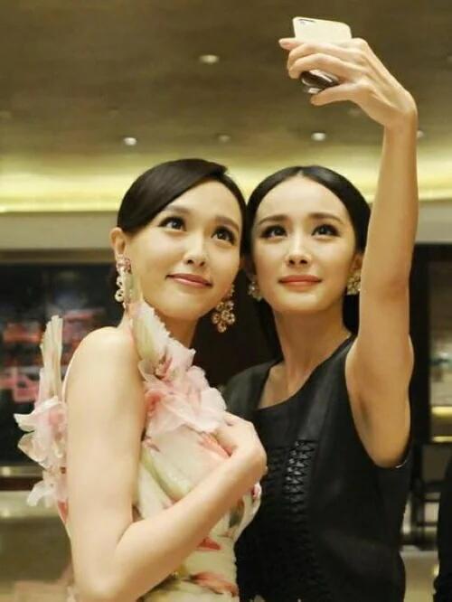 杨幂唐嫣拟邀再见朋友虽然是网传！但很多人肯定想看杨幂唐嫣啊！！这两位好久没有互动