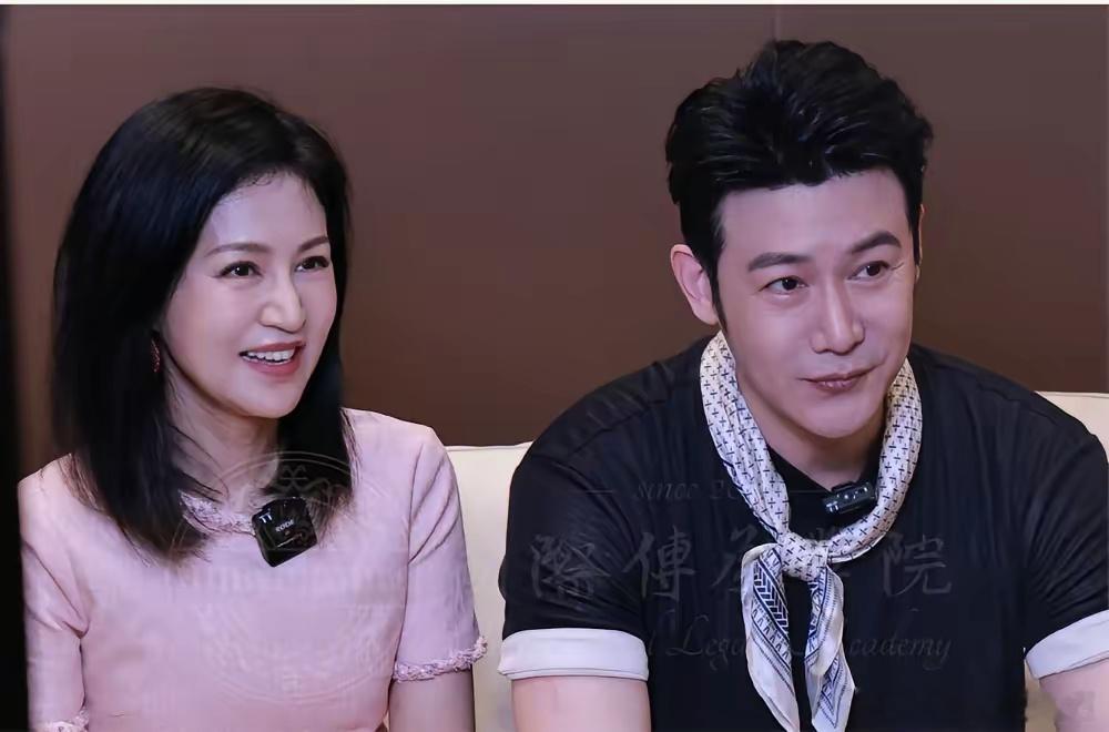 陆毅和鲍蕾绝对是真爱，因为真爱都藏在生活的细节里。鲍蕾在节目里说，陆毅曾经送给她