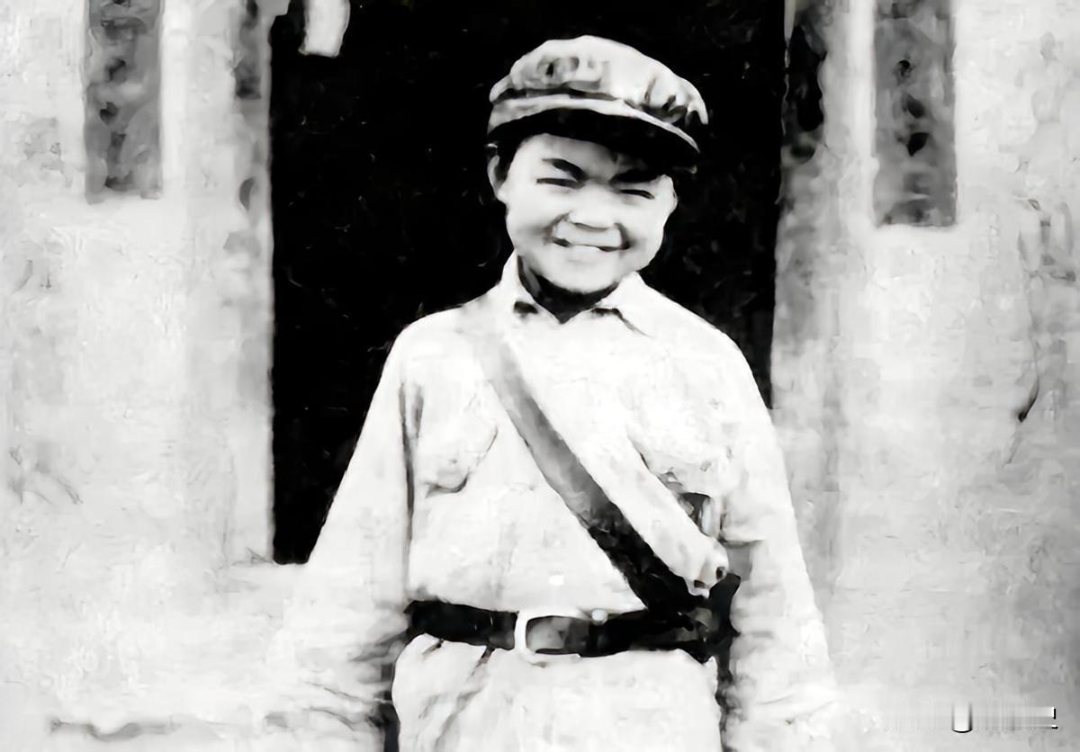 1955年，29岁的成都军区后勤部军械科副科长向轩被授予中校军衔，档案上"军龄2
