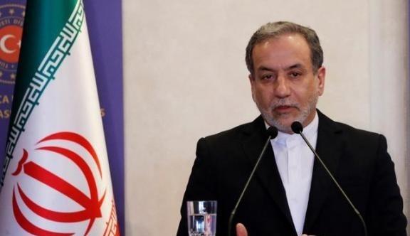 所有人都在等伊朗宣布全面开战，结果伊朗外长坐进了美媒的摄影棚。他没有喊口号，没有