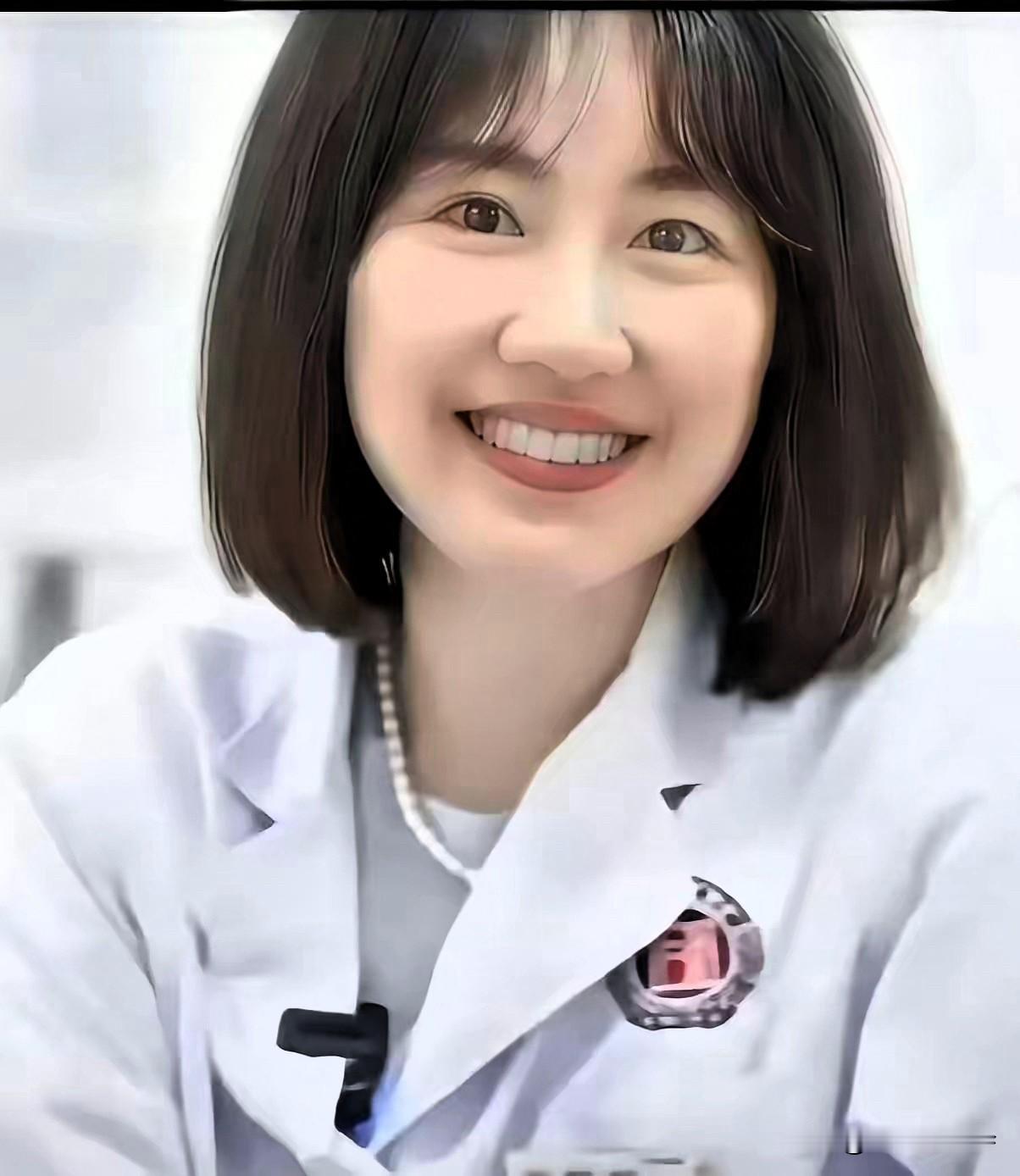 刚去查了一下曾医生。这不查不知道，一查吓一跳，原来她周二上午的名医号25个号源刚
