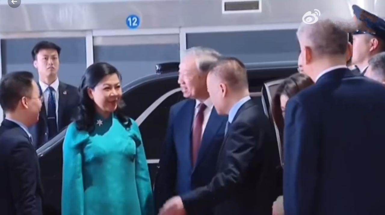 苏林从北京乘高铁赴广西！4月16日越南主席苏林乘高铁离开北京，启程前往广西，他还