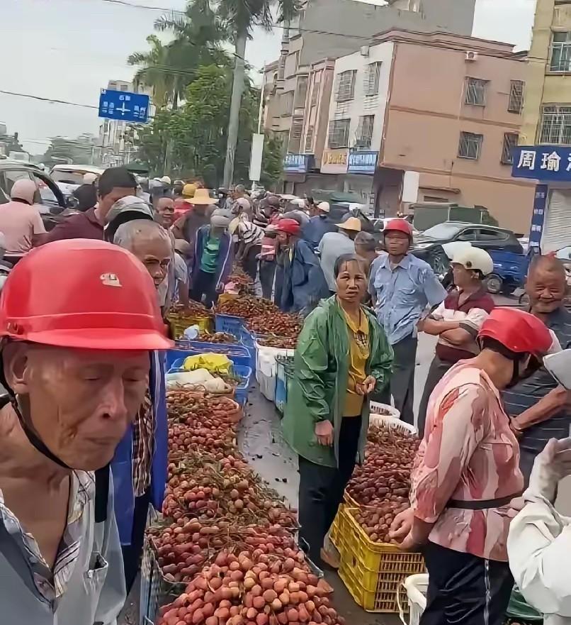 怪不得长春这边的荔枝能卖到4块一斤，原来广东那边的收购价是10块钱6斤，算起来一