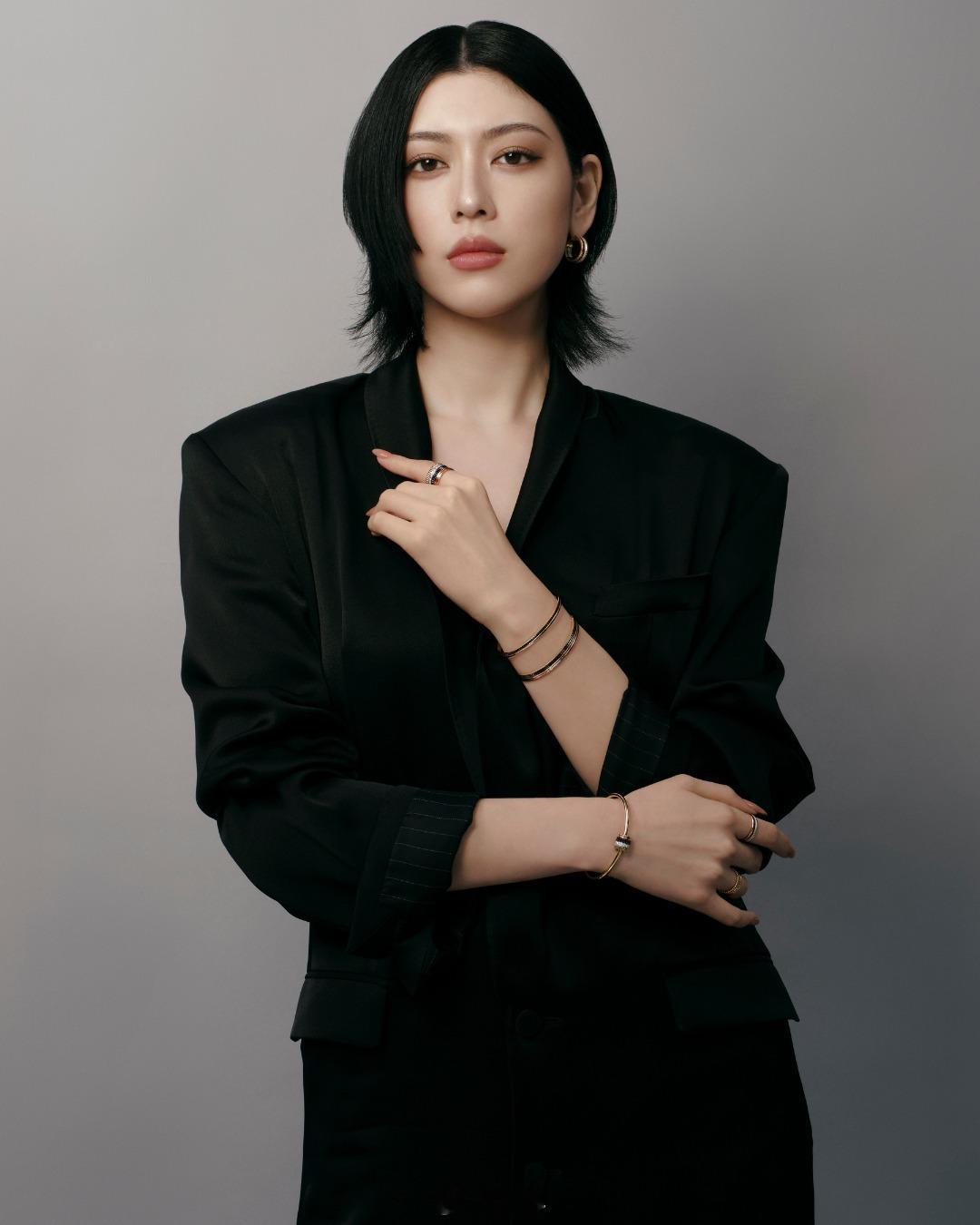 宝诗龙（BOUCHERON）正式启用演员兼模特的三吉彩花（29）担任品牌挚友。对