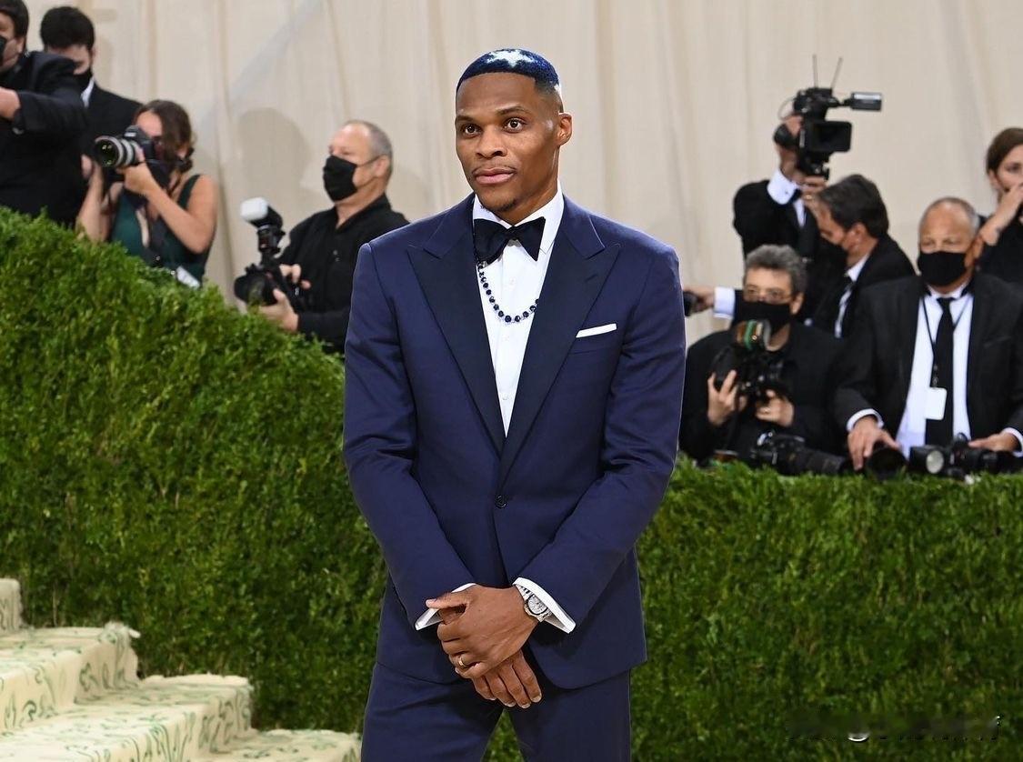 同样是球星退役，为啥威少的选择和其他人完全不一样？很多人打完NBA，退役之