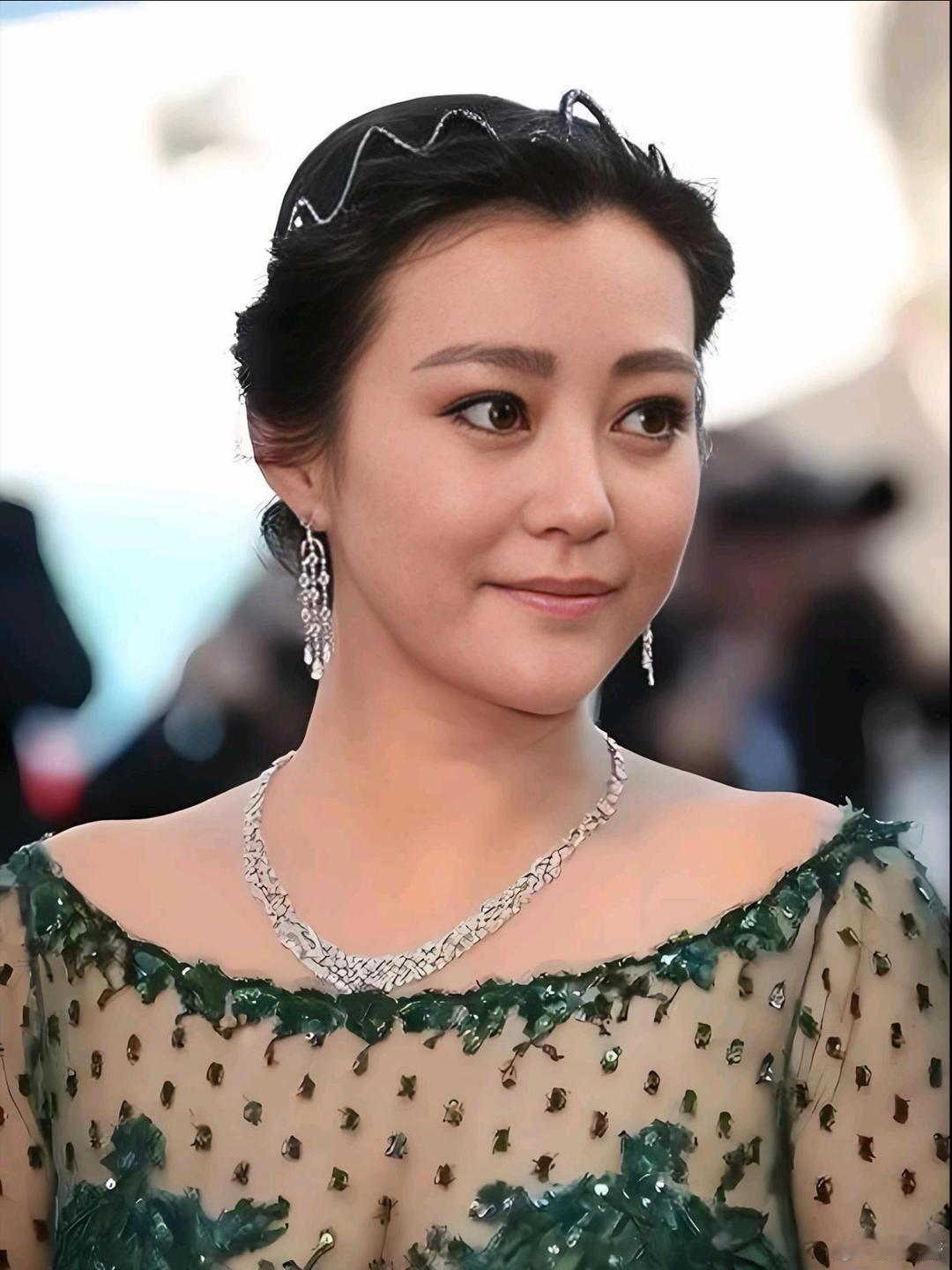 多年前的郝蕾，一直不知道她美在哪里。