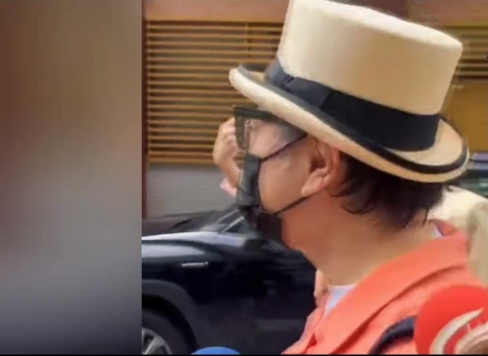 实锤了，蔡康永出现在黑熊沈伯洋拉票活动现场，这是一个公开表态吧。台湾目前支持