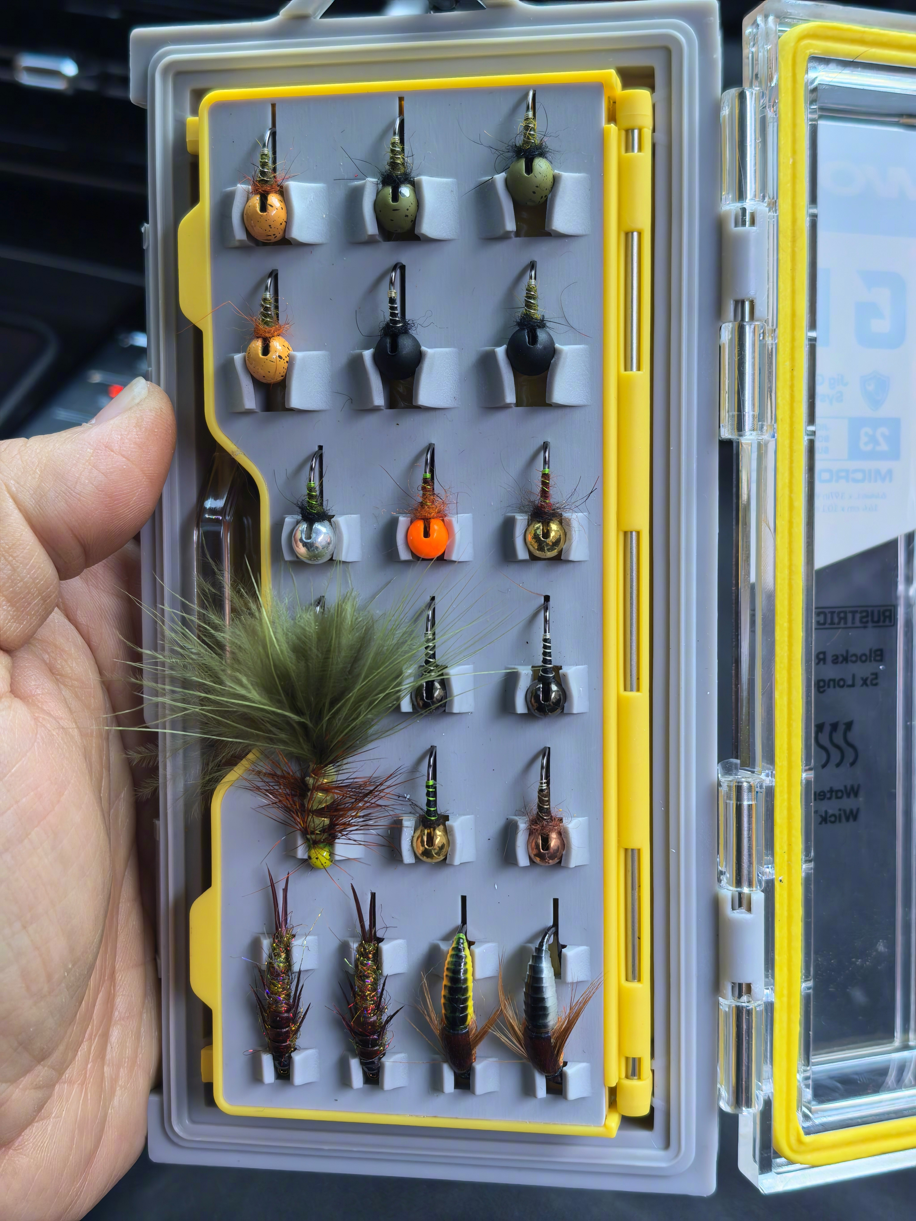 这路亚的饵也太有意思了。模拟各种小昆虫，这玩意掉水里，鱼是真难以抵挡诱惑。