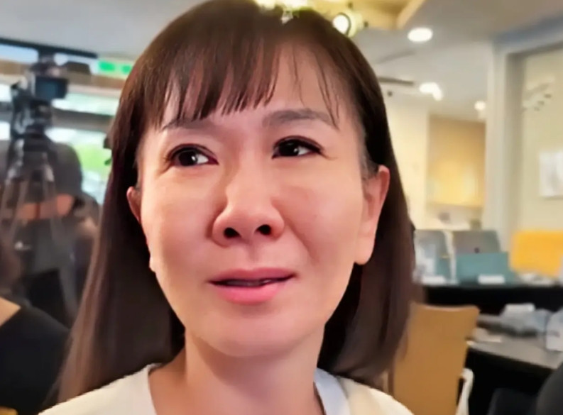 青鸟情绪崩溃！她们因为“大罢免”失败快哭了！没错，她们就是绿营铁杆支持者，也