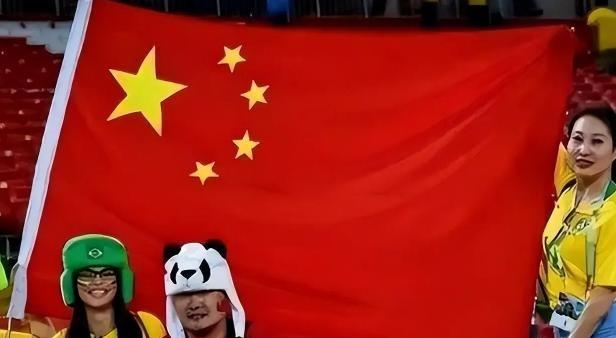 主办方拒挂中国国旗，中方果断退出，其他国家：没有中国不开赛一面国旗能有多重？折