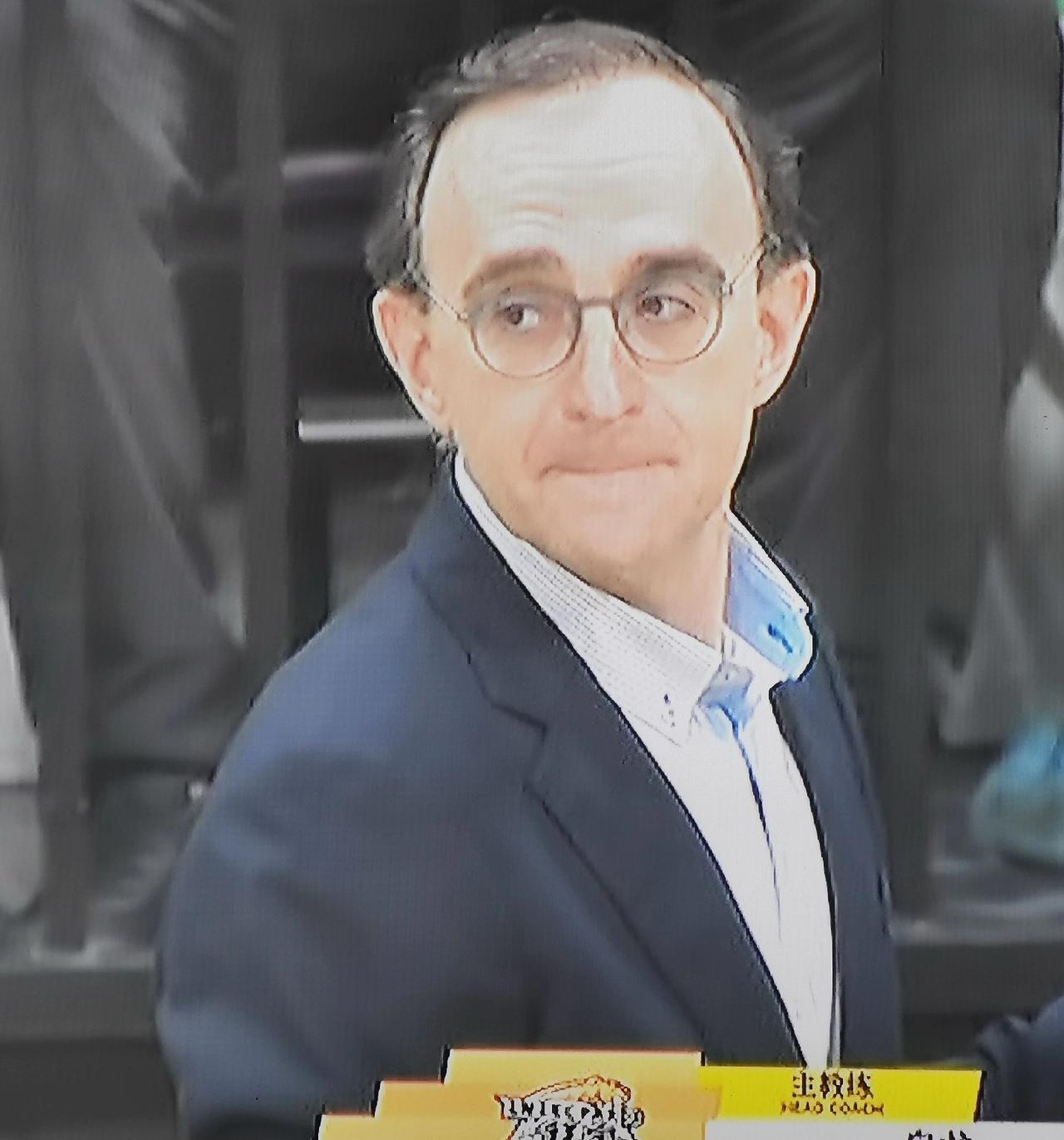 杨鸣的话很治愈。乌戈告诉你他是怎样给队员做心理按摩的。