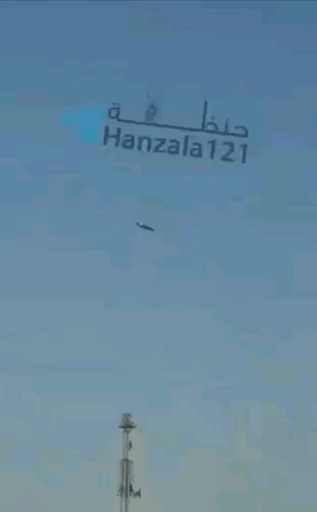 美军把F-15开进了科威特上空，伊朗的导弹就跟了过来。战机尾部中弹、机身打转、飞