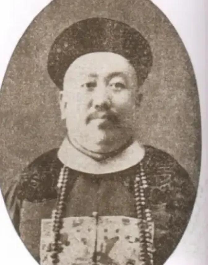 1911年11月4日，杭州局势突然翻转，革命党攻入浙江巡抚衙门，巡抚增韫成了阶下