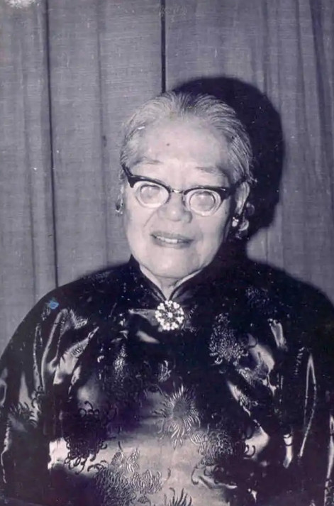 1918年，张敬尧任湖南督军时，听说曾国藩的曾孙女曾宝荪美貌又聪明，便想凭权势娶