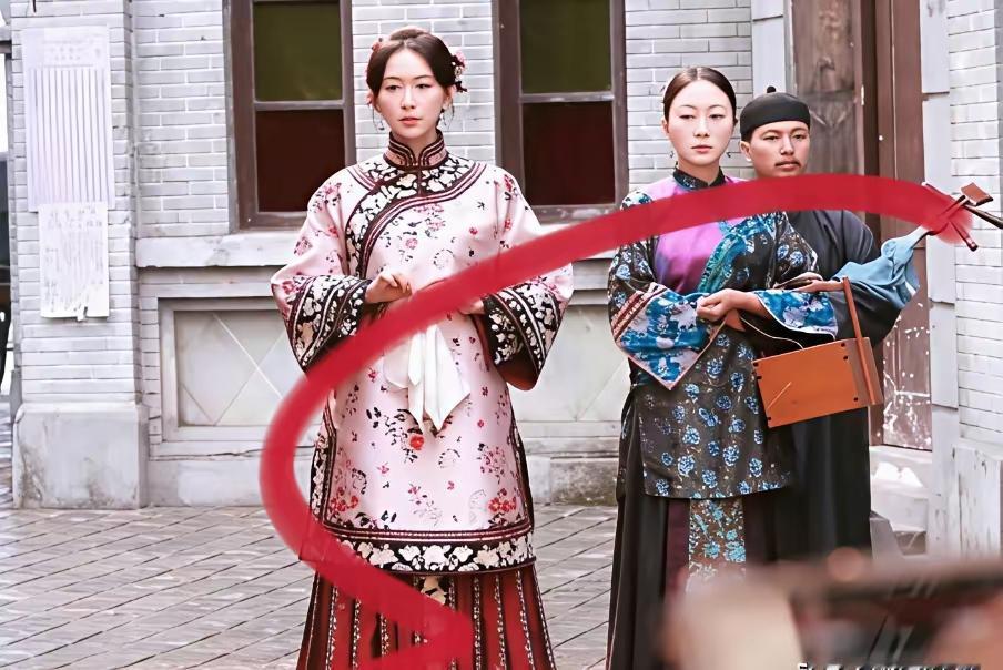 林志玲完蛋了，立场踩线被彻底除名，如今落得这个下场一点不冤。很多人都好奇，