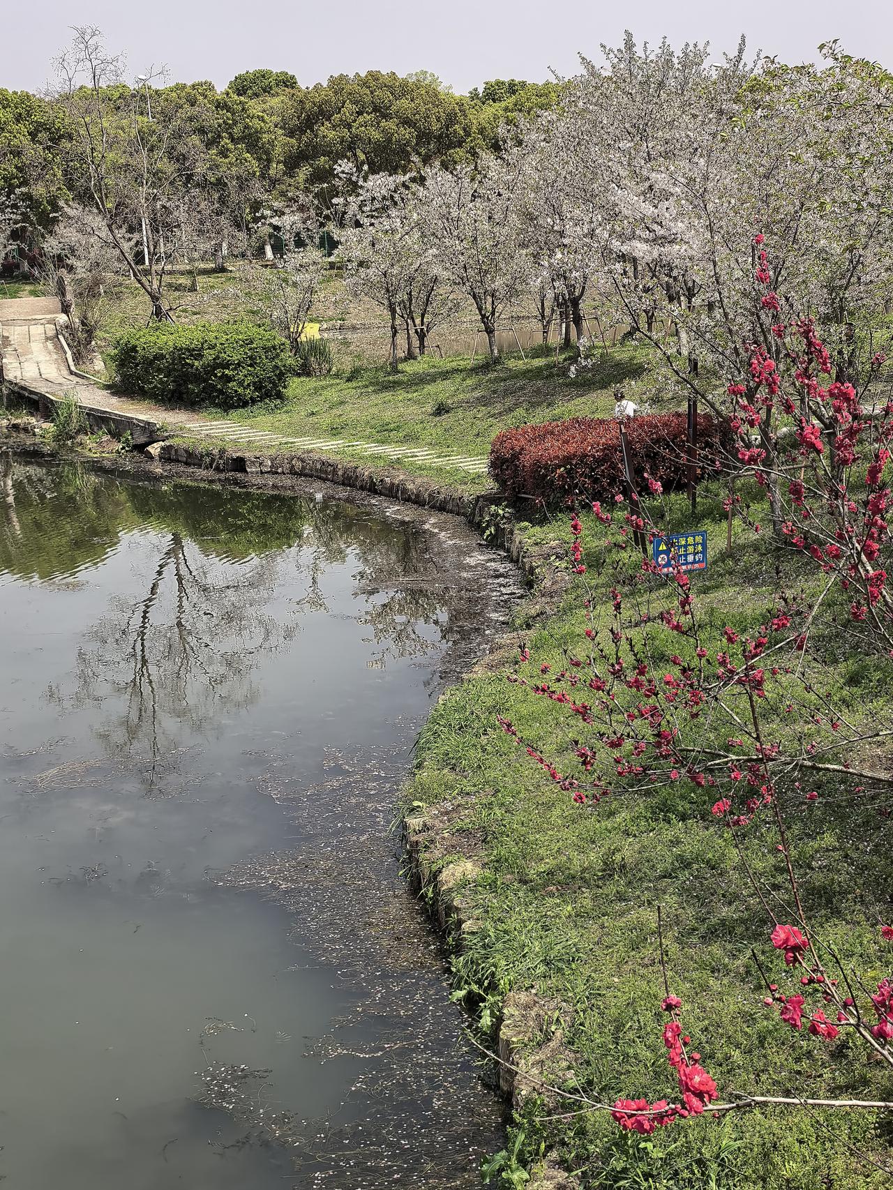 浜、泾、溏：江南水乡的水脉印记。浜、泾、溏，是江南水乡极具代表性的水系用字，