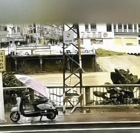 38岁塘厦女司机那一脚油门冲进河里……那等待救援的15分钟，她从最初的恐慌到最后