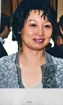 三个女人，三种命运，她们成就一传奇商人宗老，却演绎一个皇帝时代的女人。施幼珍