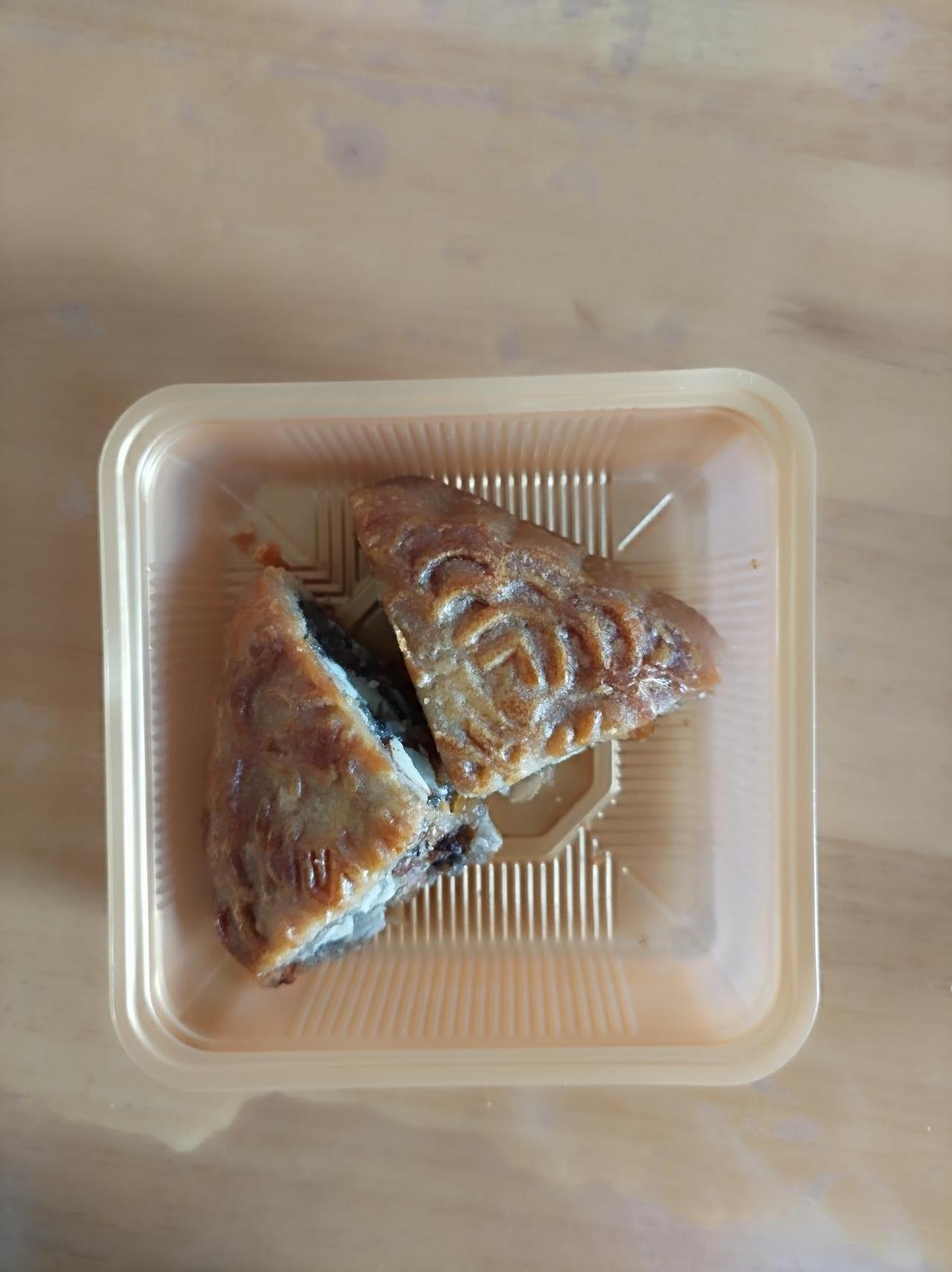 今天是中秋节，我起来计划熬小米粥，煎手抓饼，后来想想，大过节的，还是不要煲粥了。