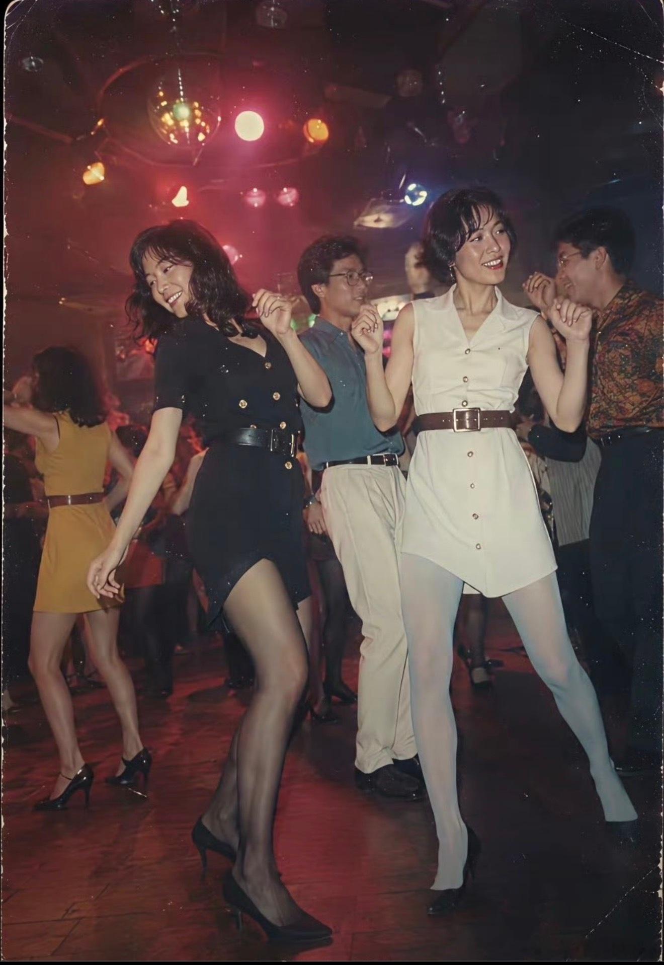 1999年，经济上升期深圳罗湖东门太阳岛夜总会。