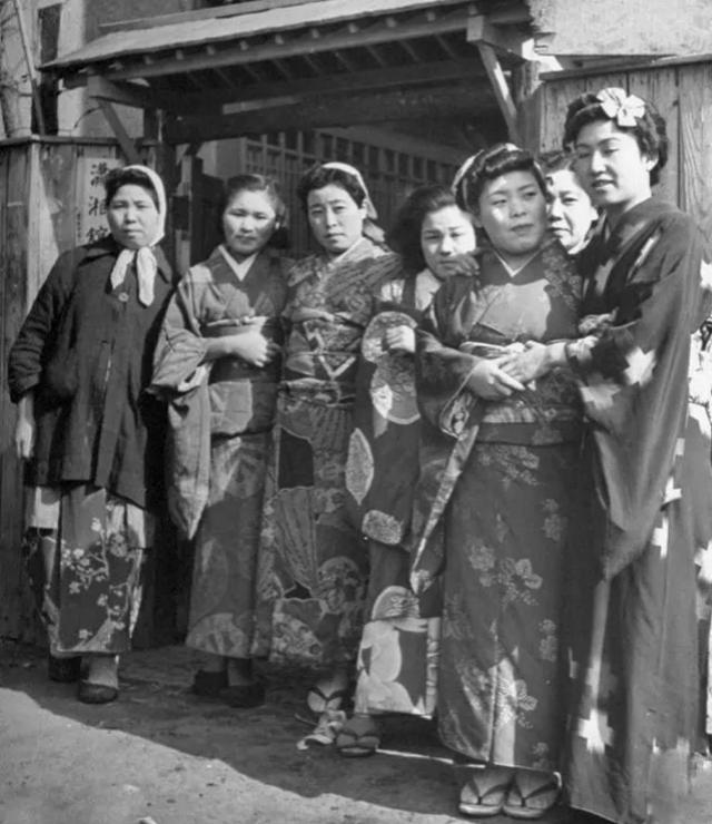 晒晒过去的老照片伪满洲国的慰安妇。