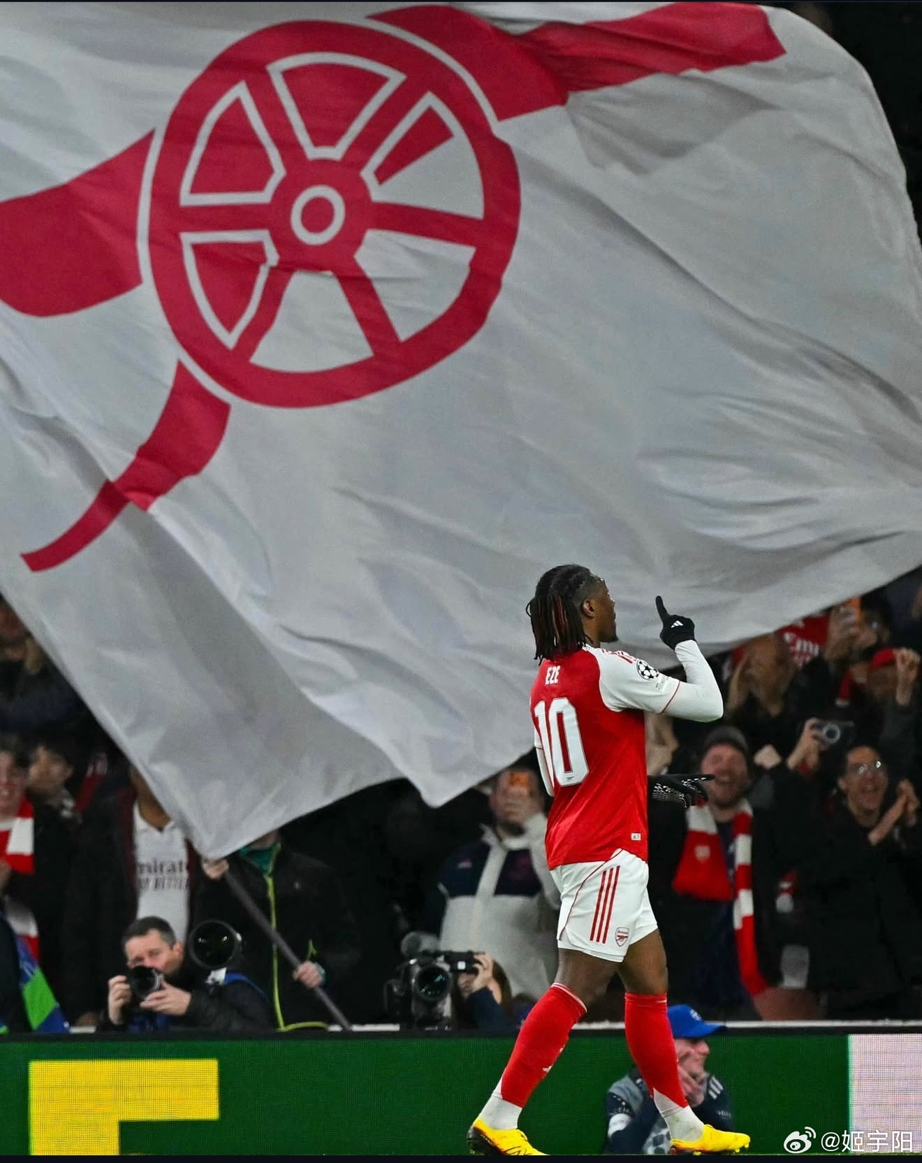 根据媒体统计，欧冠进入八强的阿森纳，通过参加欧冠获得的分红和奖金，已经多达93