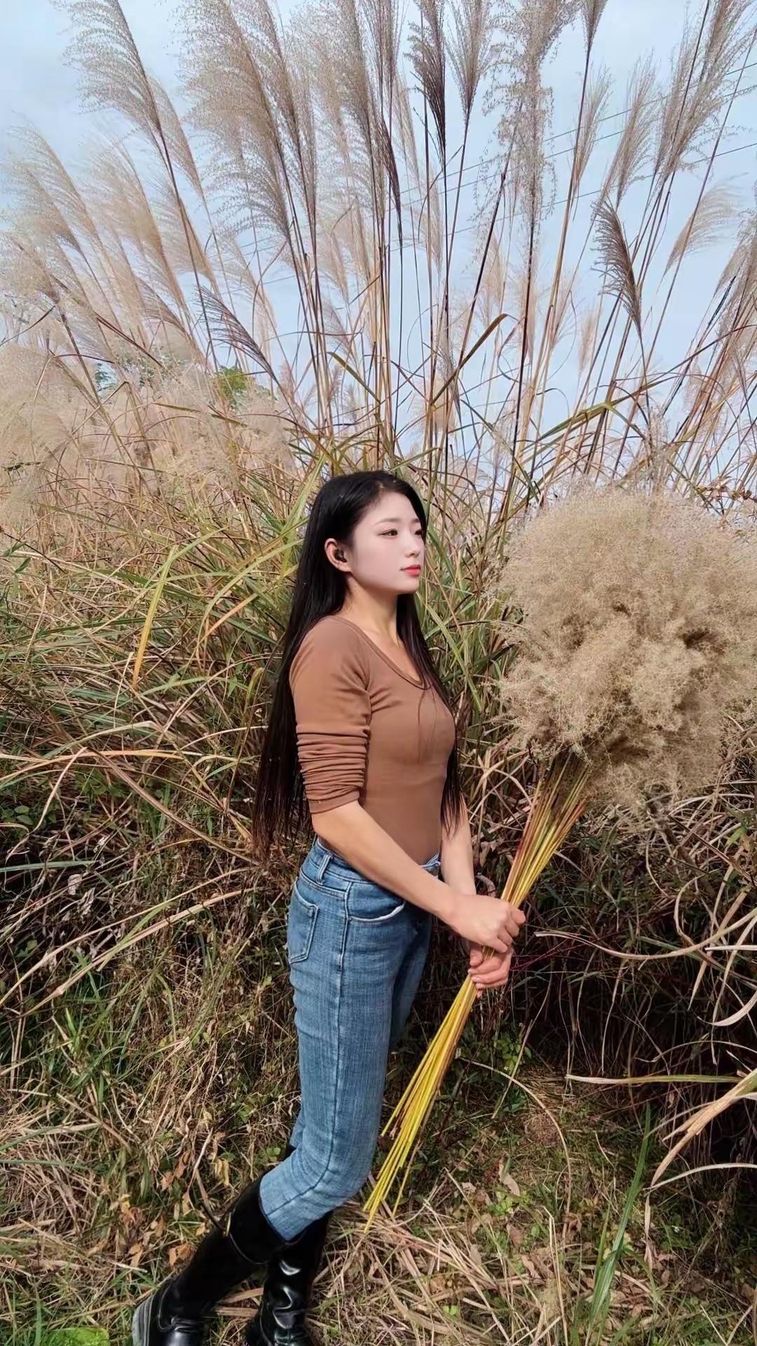 时至今日，依旧怀念金秋的季节。美女究竟能有多美你眼里的清纯，是什么样子的