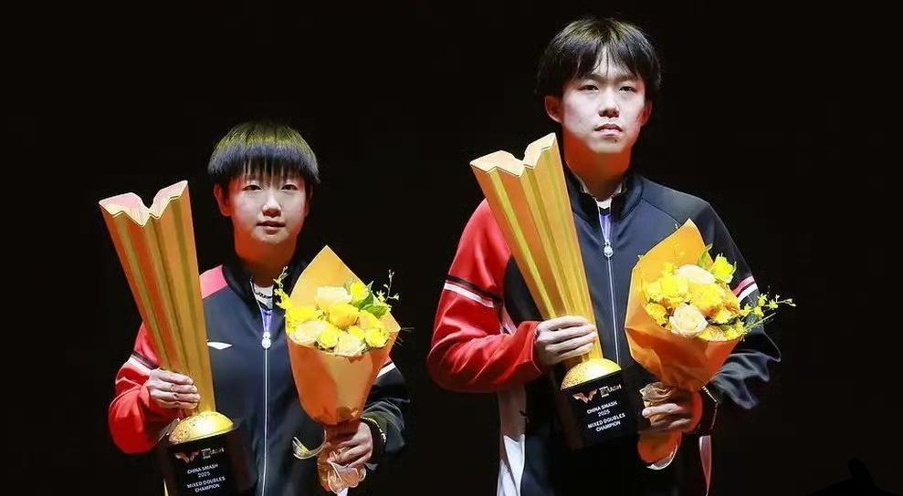 整整一年，王楚钦一直追赶太阳奔跑，也成了万分猛男2024年10月8日，孙颖莎凭