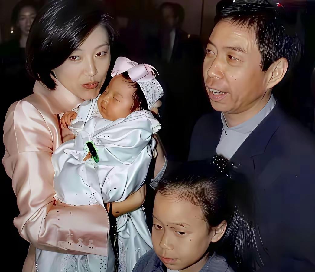 公认顶级大美女林青霞，名利财富全都拥有，本可匹配俊朗良人，最后却选择相貌普通的邢