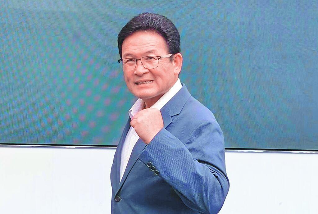 彰化市前市长邱建富退出民进党投入彰化县长选战，近日评估自己可取得蓝绿各2成5以上
