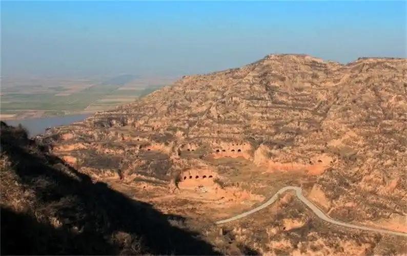 洛阳北邙山，凭什么被称作中国帝王谷？ 北邙山是华夏大地上帝王墓葬最密集的区域